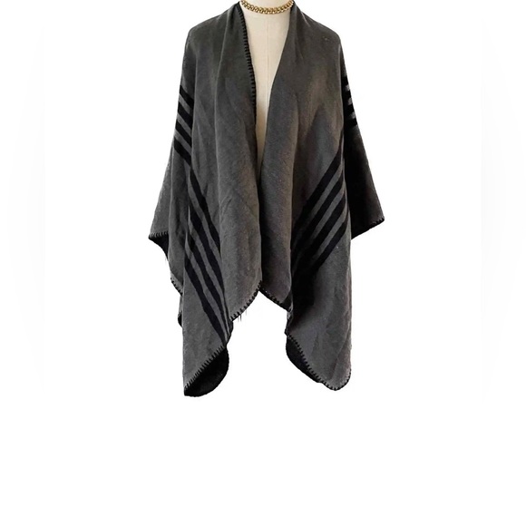 BB Dakota One Size Poncho Blanket Reversible NWT - Picture 4 of 8